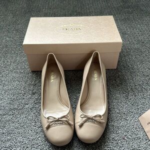 Prada women’s heeled ballet flats shoes color tan Cipria size 40 NEW in box